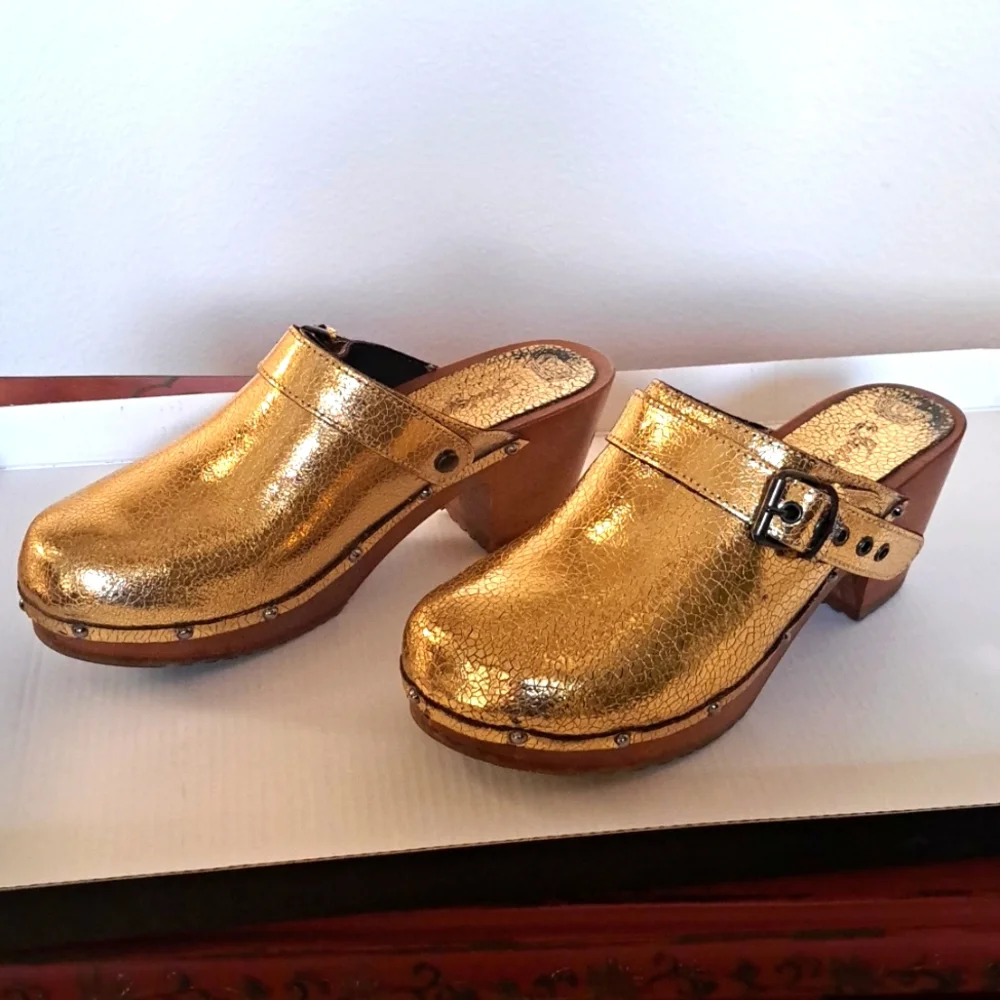 Shoe - Picture 1 of 5